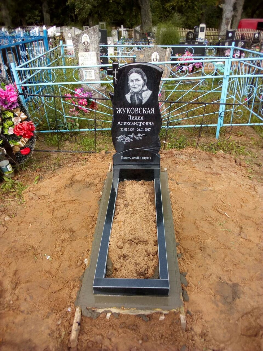 Установка могильной плиты